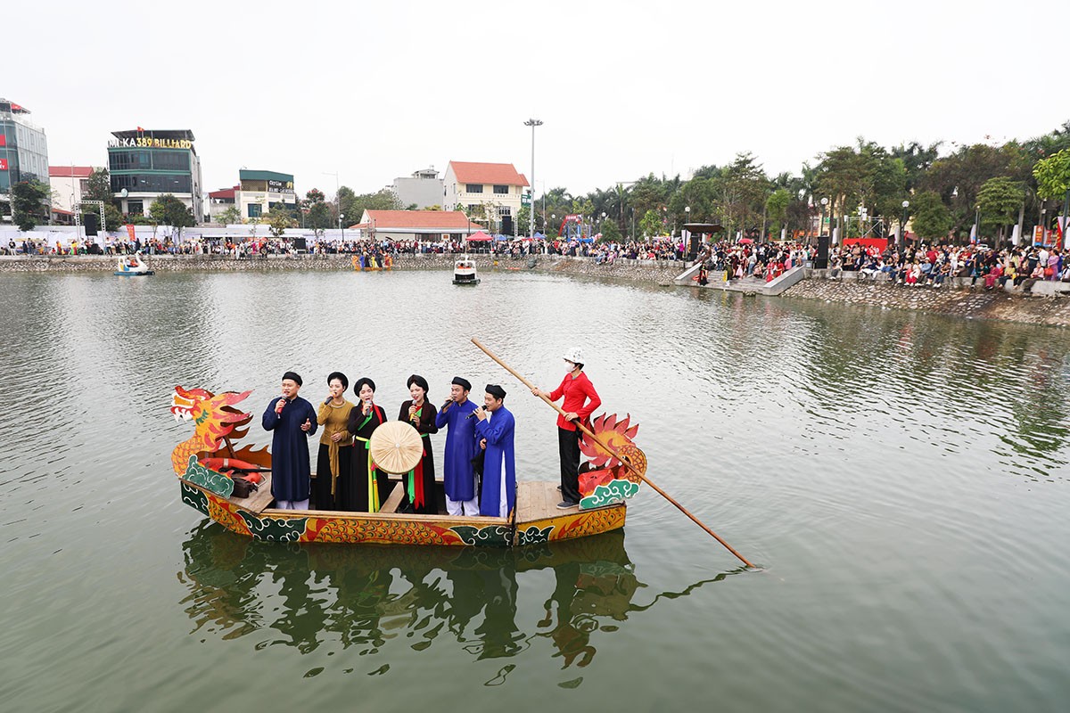 Rộn ràng không gian quan họ giữa miền Kinh Bắc Rộn ràng không gian quan họ giữa miền Kinh Bắc