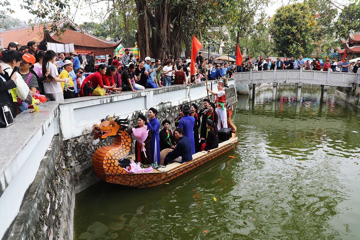Rộn ràng không gian quan họ giữa miền Kinh Bắc Rộn ràng không gian quan họ giữa miền Kinh Bắc