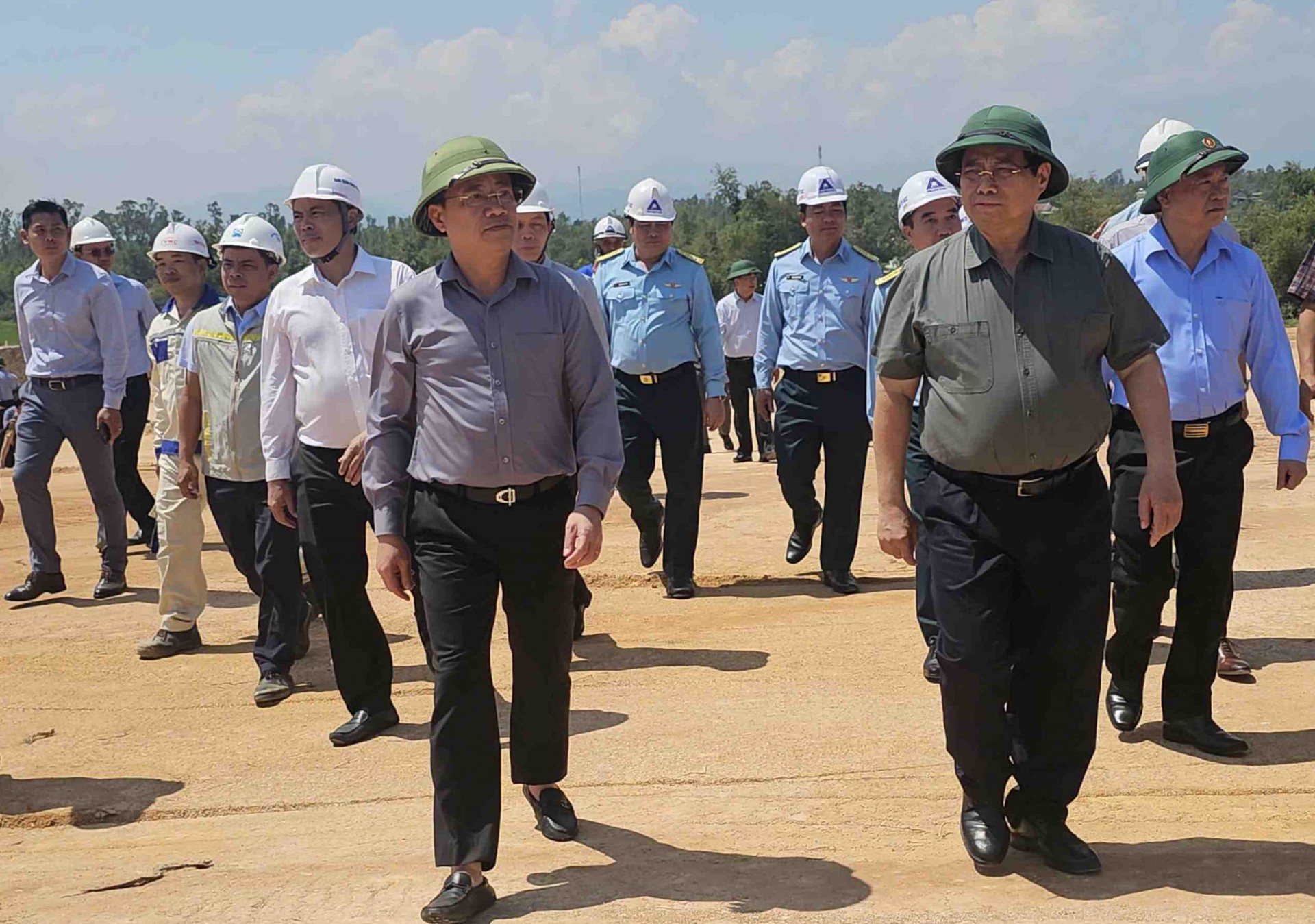 Thủ tướng Phạm Minh Chính kiểm tra hai dự án hạ tầng trọng điểm tại Gia Lai: Thúc tiến độ, siết chất lượng, mở không gian phát triển mới