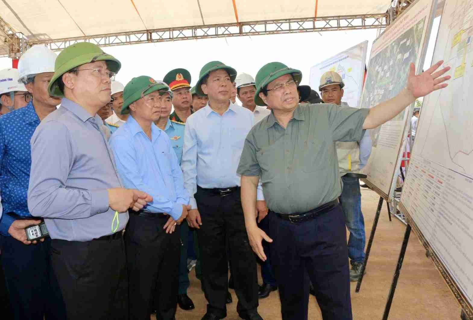 Thủ tướng Phạm Minh Chính kiểm tra hai dự án hạ tầng trọng điểm tại Gia Lai: Thúc tiến độ, siết chất lượng, mở không gian phát triển mới