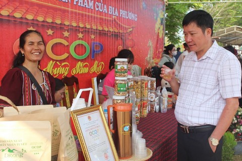 che day xoan tuyet ka drong san vat nui rung cat tien vuon ra thi truong