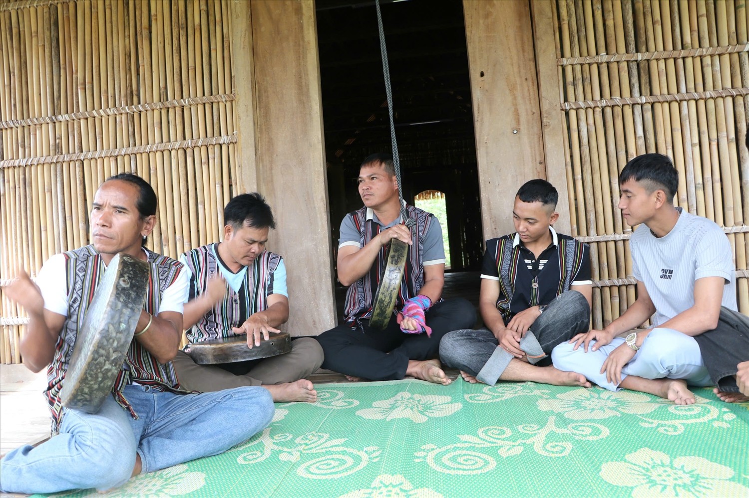 Khôi phục và lan tỏa nghệ thuật chiêng ba trong cộng đồng Hrê Khôi phục và lan tỏa nghệ thuật chiêng ba trong cộng đồng Hrê