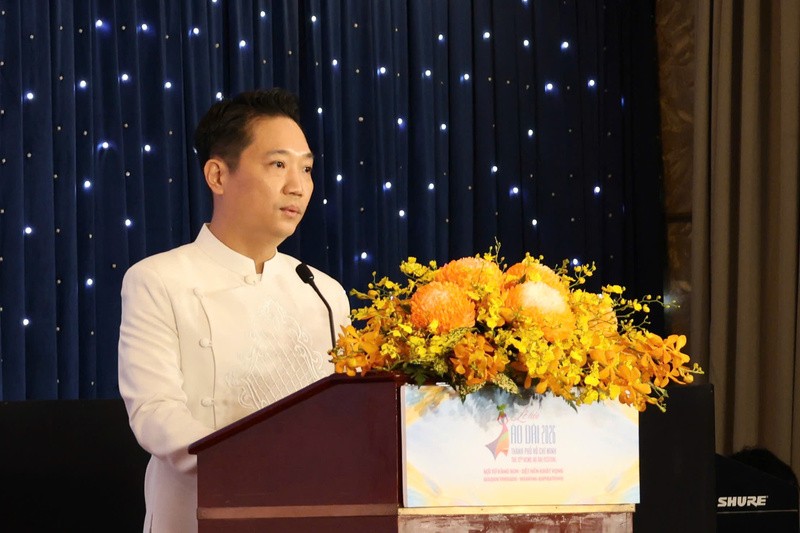 Áo dài truyền thống thăng hoa giữa lòng Thành phố mang tên Bác