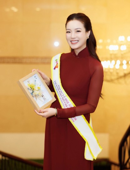 Áo dài truyền thống thăng hoa giữa lòng Thành phố mang tên Bác