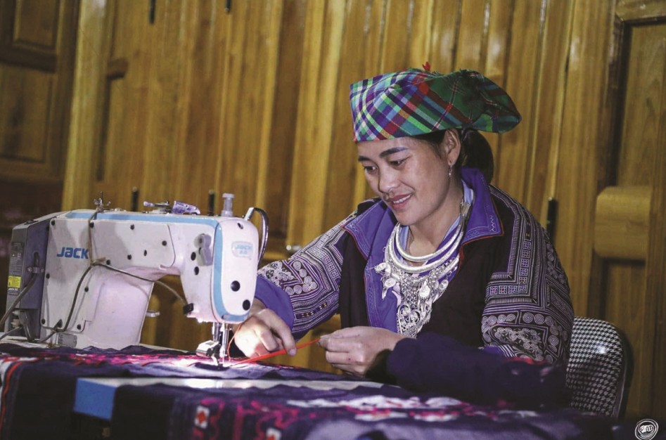 Nếp váy vùng cao và hành trình giữ hồn văn hóa Mông