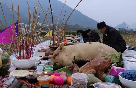 le hoi lung tung sac xuan tren nuong cua nguoi thai lai chau