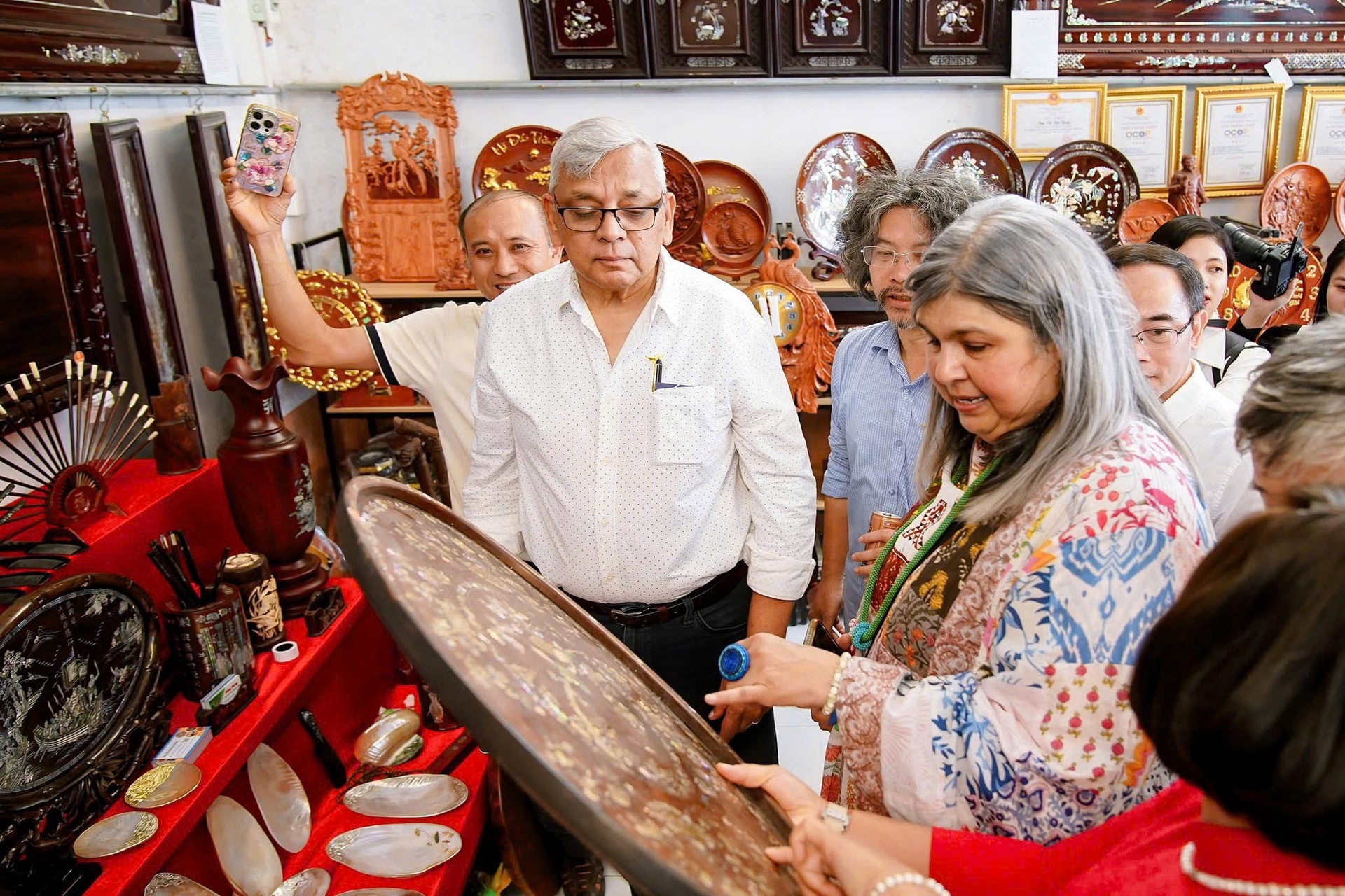 Bứt phá tăng trưởng trên nền tảng làng nghề và nông nghiệp công nghệ cao