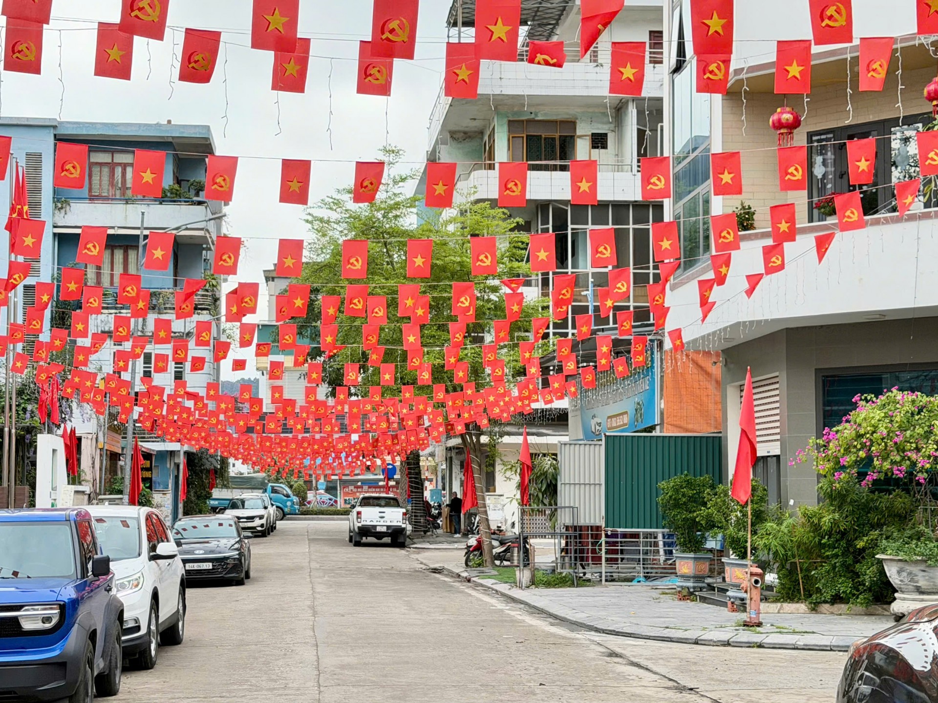 Quảng Ninh rực rỡ cờ hoa, sẵn sàng cho ngày Hội bầu cử Quảng Ninh rực rỡ cờ hoa, sẵn sàng cho ngày Hội bầu cử