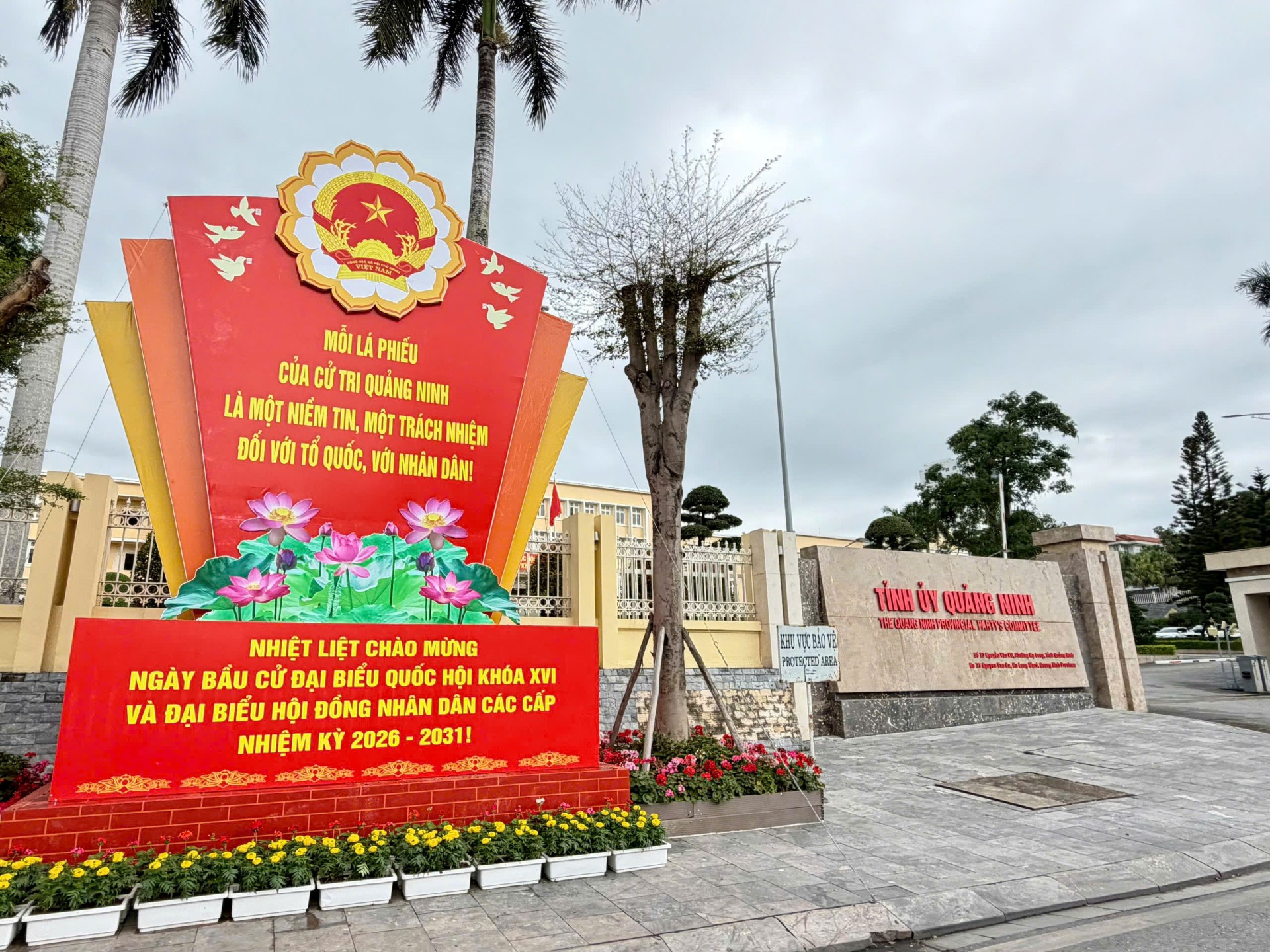 Quảng Ninh rực rỡ cờ hoa, sẵn sàng cho ngày Hội bầu cử Quảng Ninh rực rỡ cờ hoa, sẵn sàng cho ngày Hội bầu cử