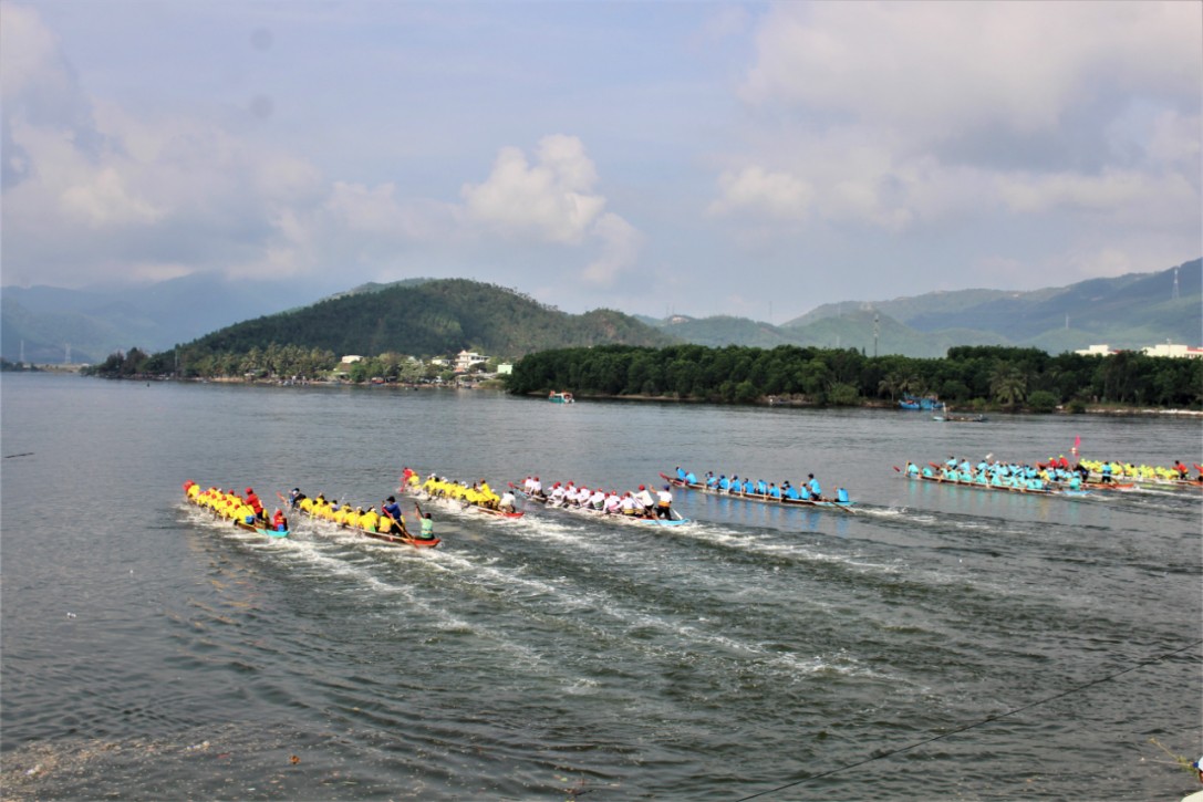 Hải Vân sôi động ngày xuân với Giải đua thuyền truyền thống 2026
