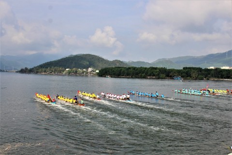 hai van soi dong ngay xuan voi giai dua thuyen truyen thong 2026