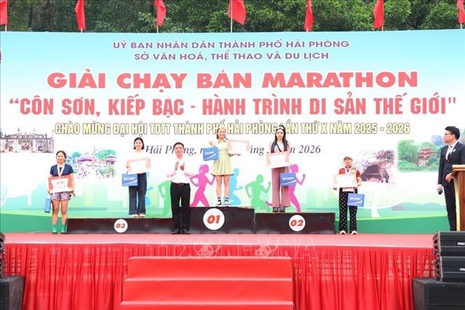 Gần 1.000 vận động viên tham gia Giải bán marathon “Côn Sơn - Kiếp Bạc: Hành trình di sản thế giới”