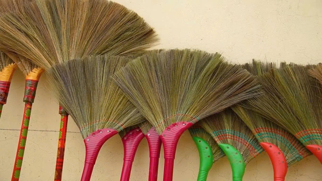 Phát triển làng nghề chổi đót Tam Quang trong diện mạo hành chính mới