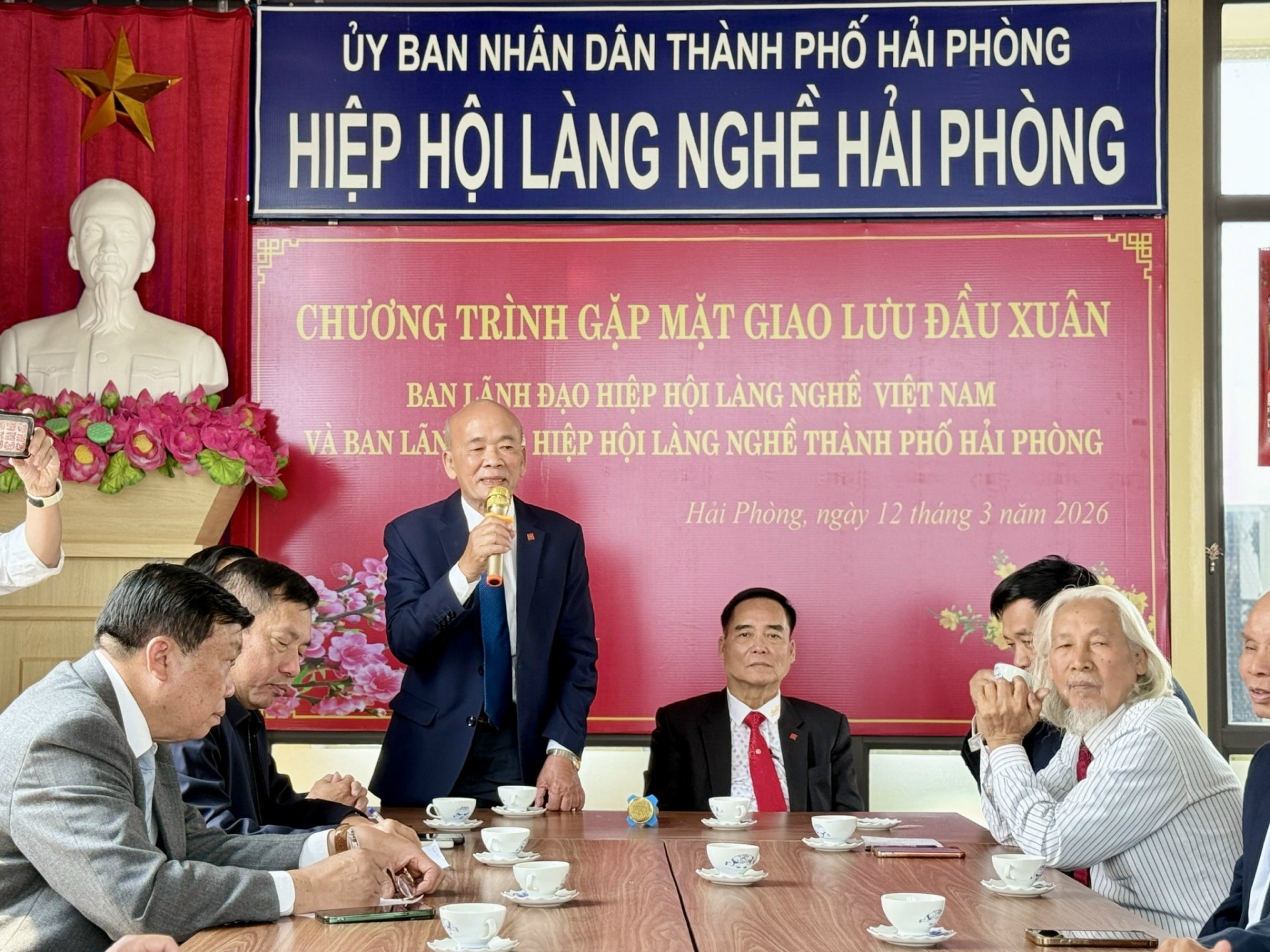 Ông Trịnh Quốc Đạt, Chủ tịch Hiệp hội Làng nghề Việt Nam phát biểu tại buổi gặp mặt giao lưu đầu xuân.