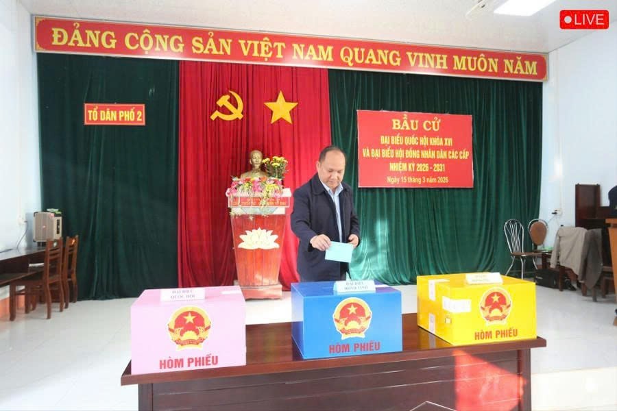 Gia Lai: Hơn 2,6 triệu cử tri nô nức đi bầu cử, Lãnh đạo Trung ương và địa phương bỏ lá phiếu đầu tiên