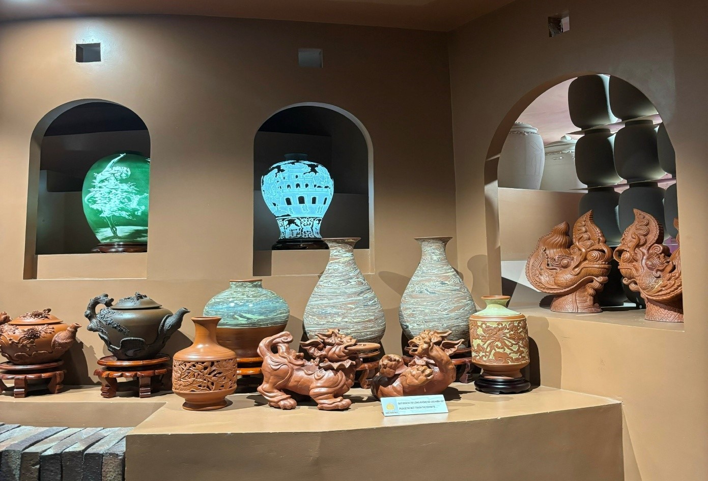 Khám phá không gian Bảo tàng Gốm Bát Tràng