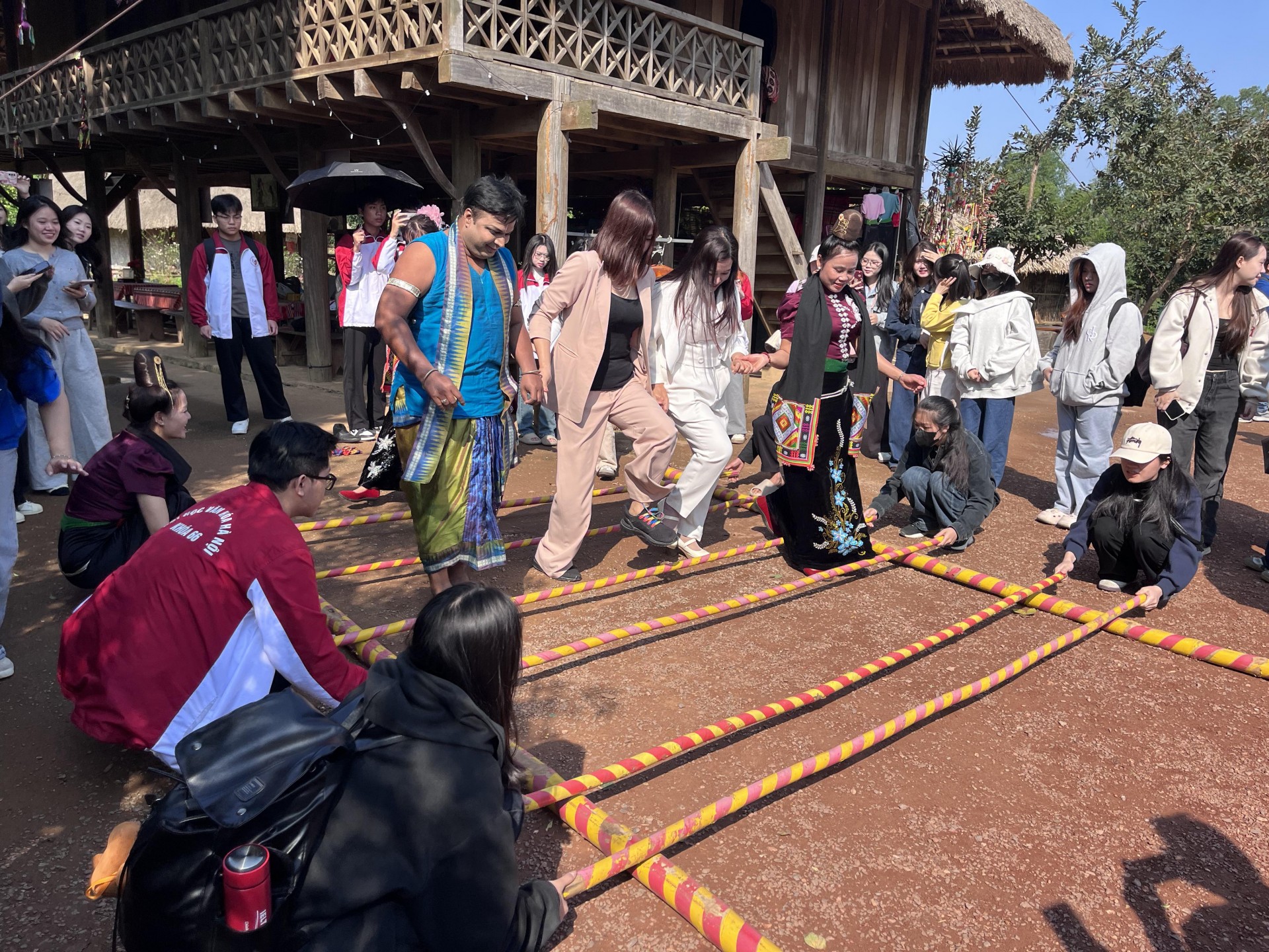 Trải nghiệm một ngày “ Du lịch xuyên vViệt” tại làng văn hóa – du lịch các dân tộc Việt Nam