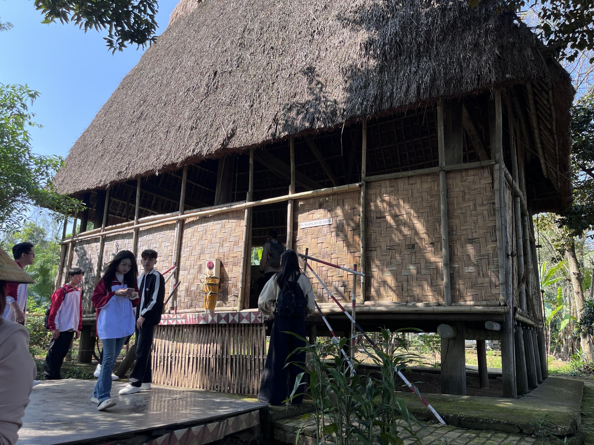 Trải nghiệm một ngày “ Du lịch xuyên vViệt” tại làng văn hóa – du lịch các dân tộc Việt Nam