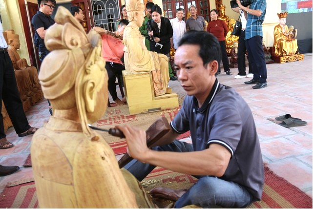 Làng nghề Sơn Đồng được xem là cái nôi của nghệ thuật điêu khắc, tạc tượng, sơn son thếp vàng, bạc. Ảnh: VGP/Thiện Tâm