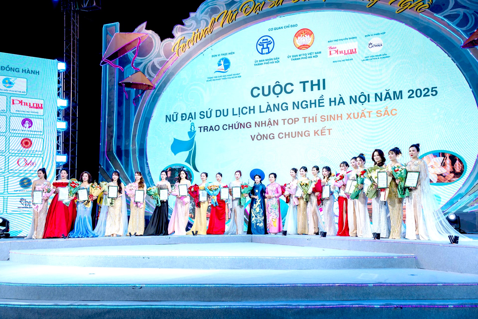 Vòng chung kết cuộc thi “Nữ đại sứ du lịch làng nghề Hà Nội” năm 2025.