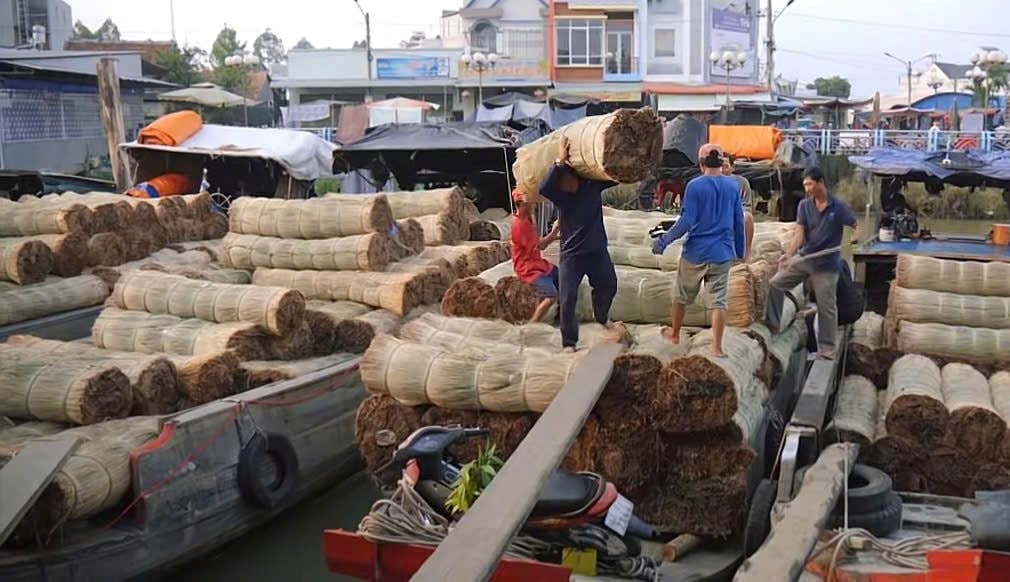 Về Định Yên nghe nhịp khung dệt kể chuyện làng nghề Về Định Yên nghe nhịp khung dệt kể chuyện làng nghề