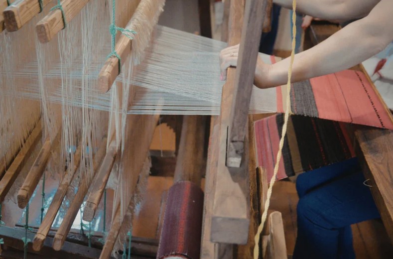 Đánh thức nghề dệt Cao Lan giữa nhịp sống hiện đại