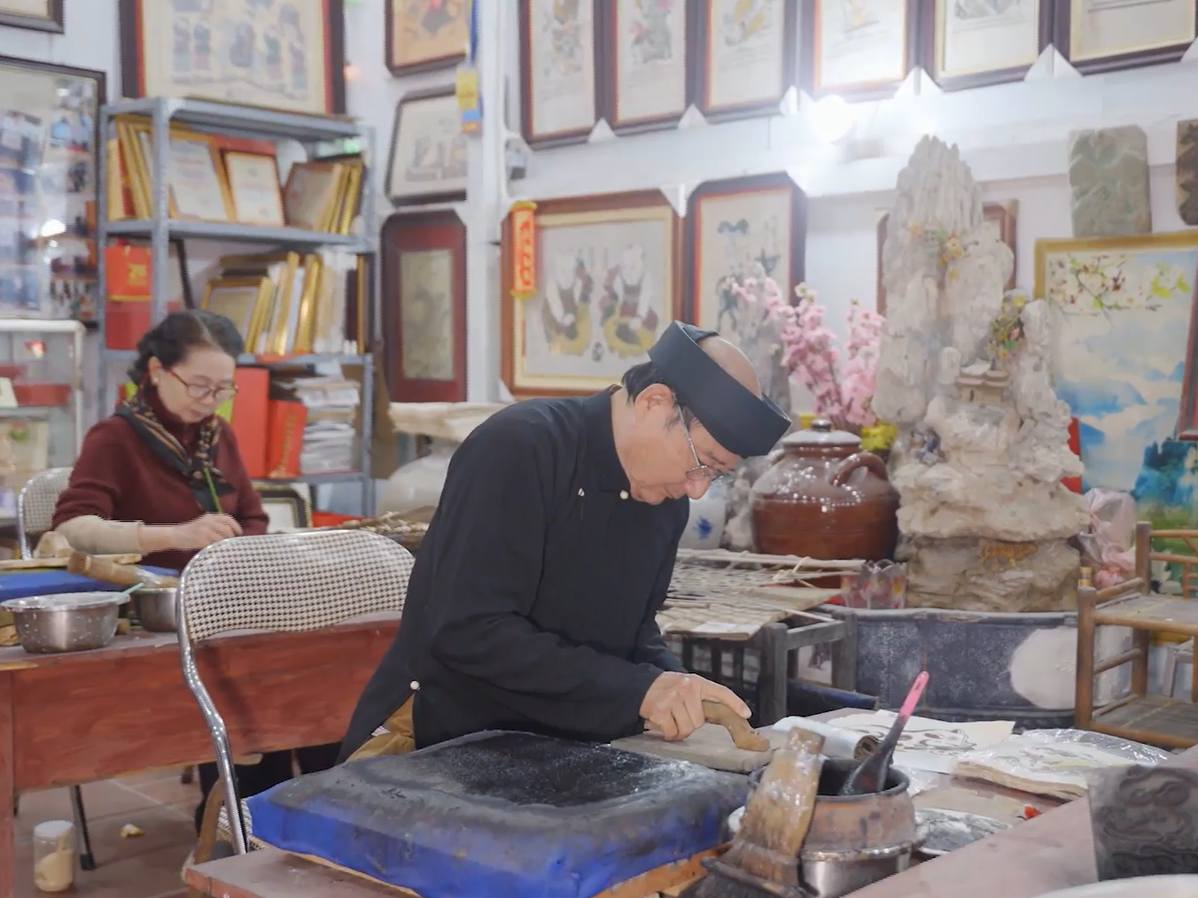 nghe nhan tiep noi dong tranh dong ho giua nhip song hien dai