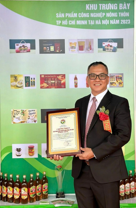 Ông Lư Quan Vũ, Giám đốc Công ty Cổ phần Đầu tư Xuất nhập khẩu Phúc Lộc Thọ