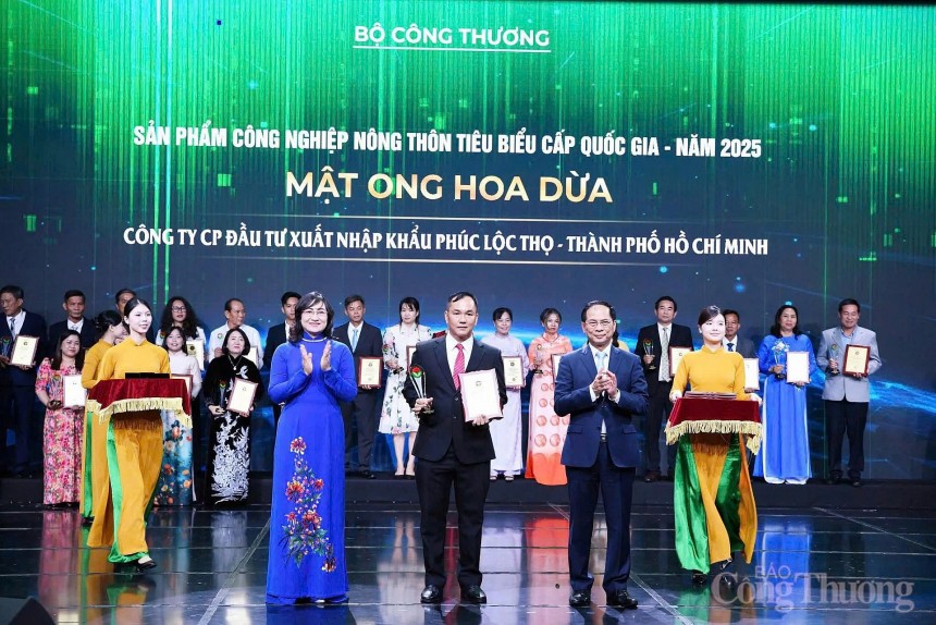 Ngoài chứng nhận OCOP, doanh nghiệp còn đạt danh hiệu sản phẩm công nghiệp nông thôn tiêu biểu cấp quốc gia năm 2025 hay sắp tới là Hàng Việt Nam Chất lượng cao 2026