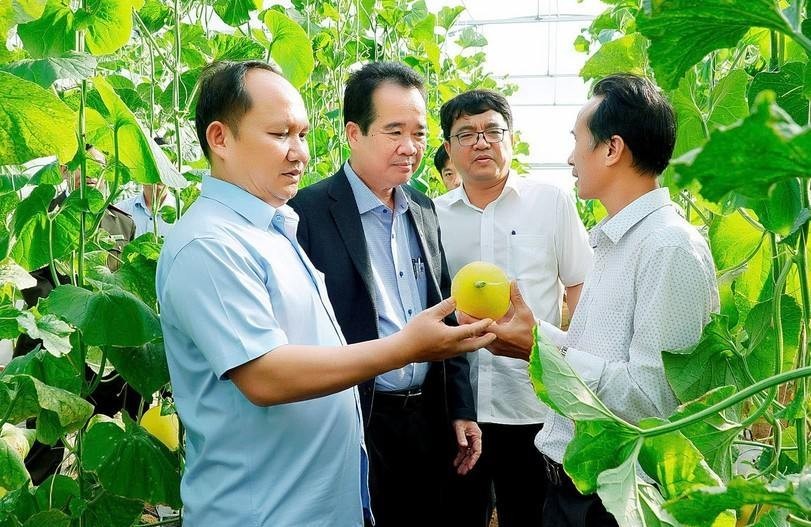 RAH LAN CHUNG - SỰ TÍN NHIỆM KHÔNG CHỈ TỪ LÁ PHIẾU