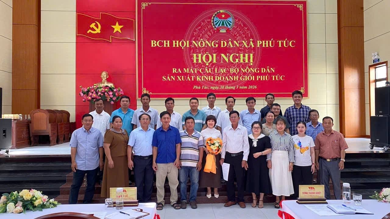 Ảnh: Xã Phú Túc ra mắt Câu lạc bộ “Nông dân sản xuất, kinh doanh giỏi”