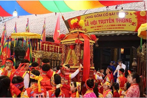 le hoi lang gom bat trang tiep noi su menh gin giu van hoa lang co