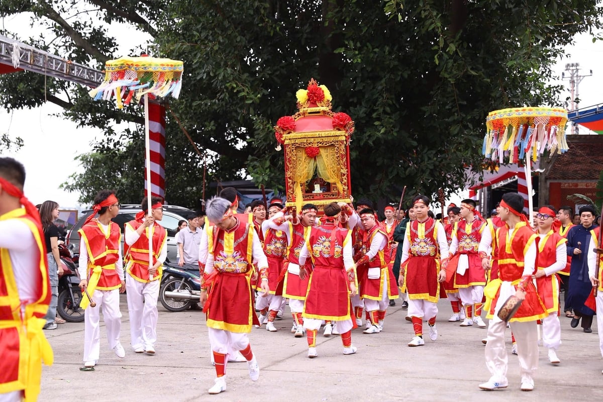 Hiện tượng Kiệu quay luôn khơi gợi sự hiếu kỳ và khám phá của du khách. Ảnh: Thanh Ngọc