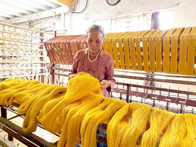 Nghệ nhân Phan Thị Thuậ