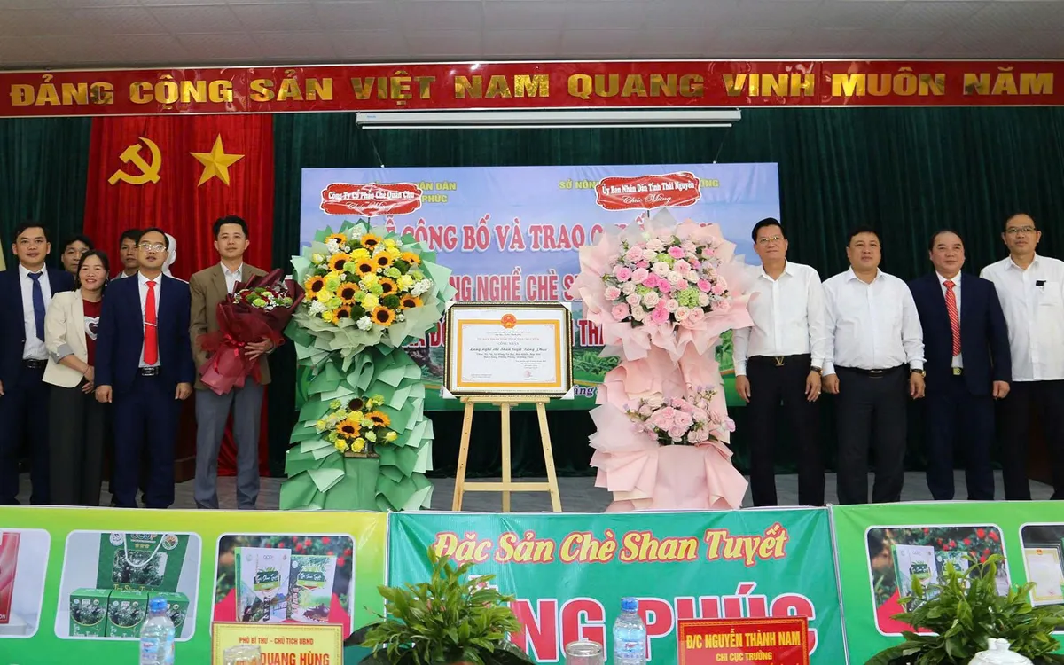 Thái Nguyên: Trao quyết định công nhận Làng nghề Chè Shan Tuyết