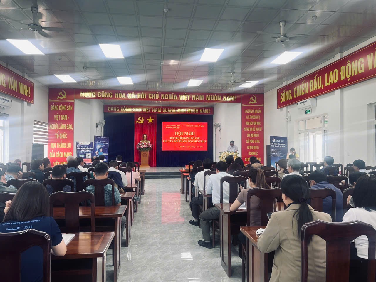 Hội nghị thu hút sự tham gia của 50 doanh nghiệp, hộ kinh doanh trên địa bàn.