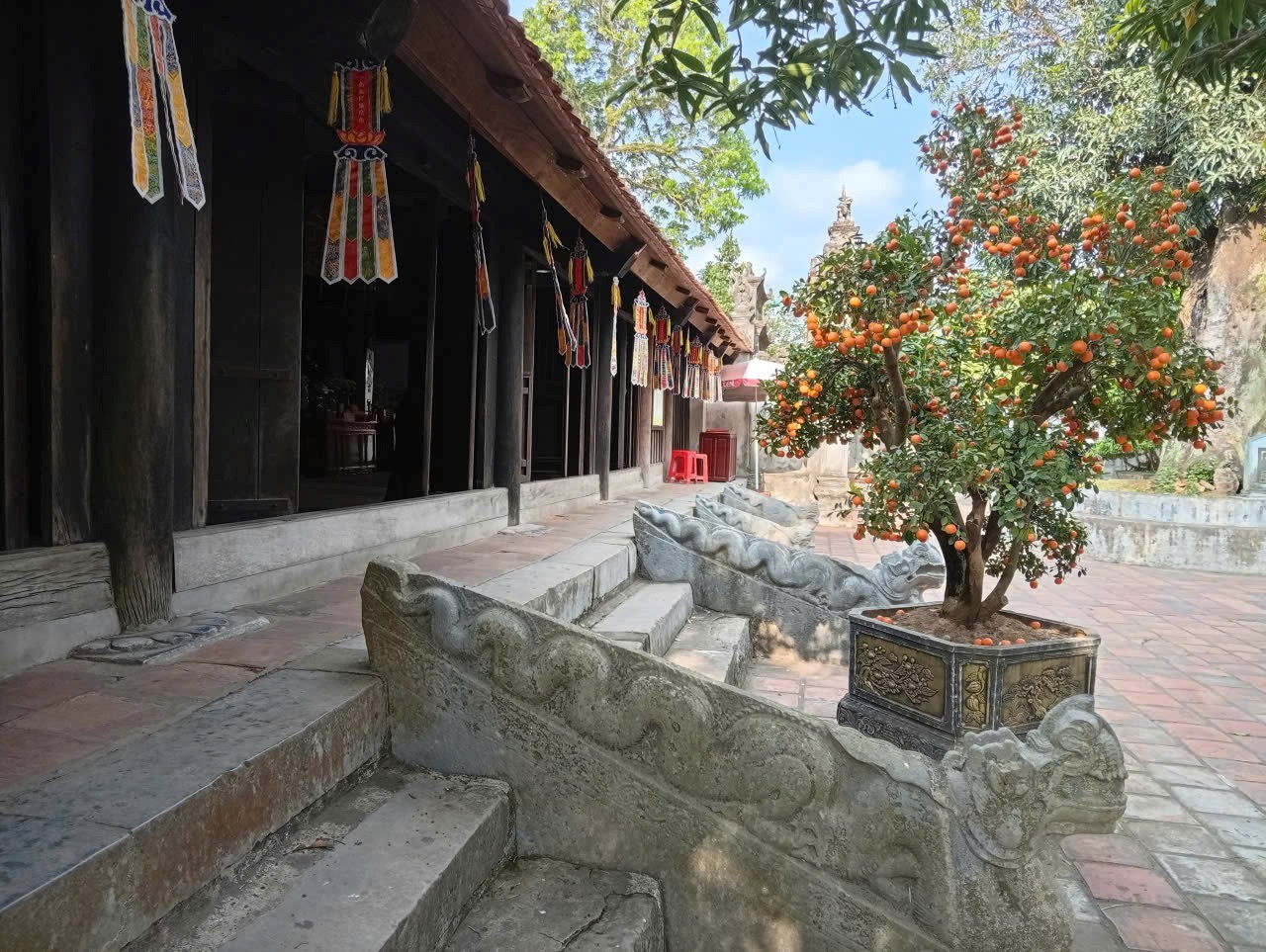 Những kiến trúc đá mang đậm dấu ấn đời Trần (ảnh: Đinh Khương)