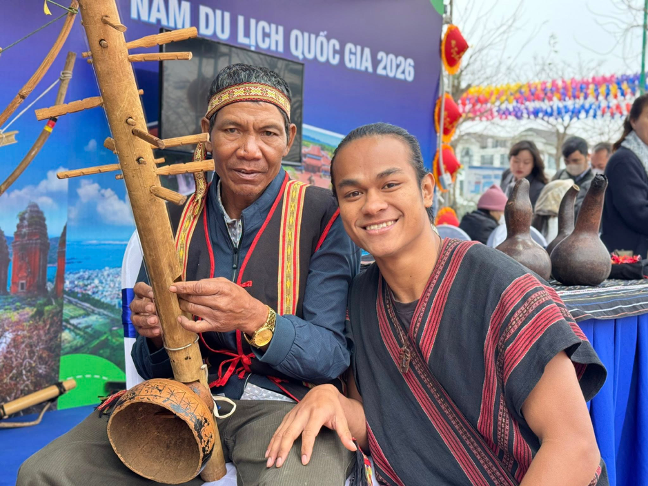 nghe nhan tre dam me voi nghe thuat truyen thong