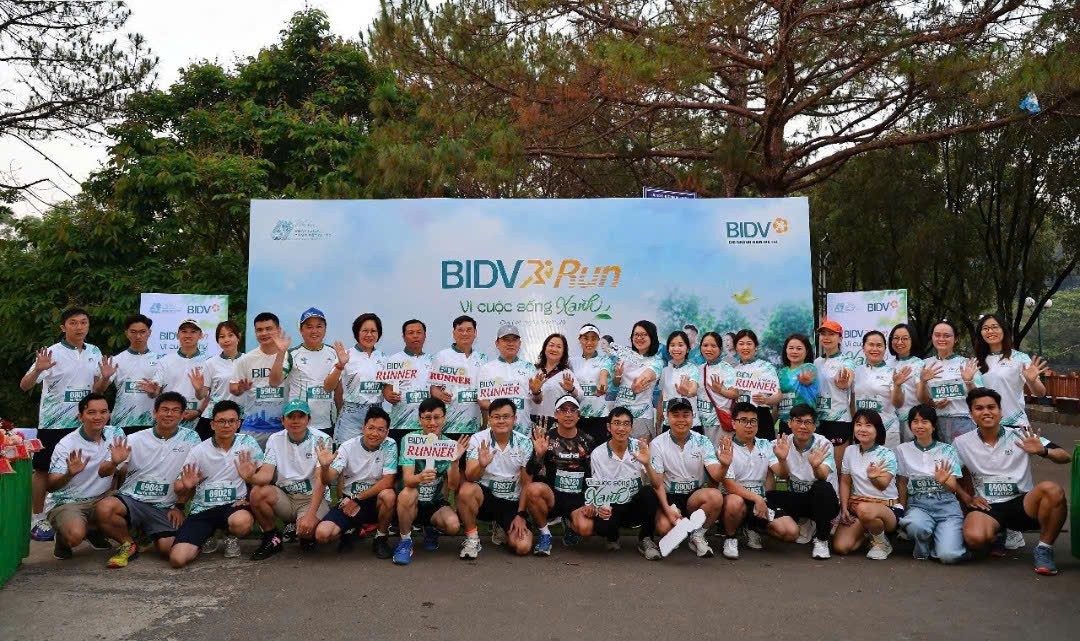 Hơn 200 vận động viên chung bước chạy vì “1 triệu cây xanh” Hơn 200 vận động viên chung bước chạy vì “1 triệu cây xanh”