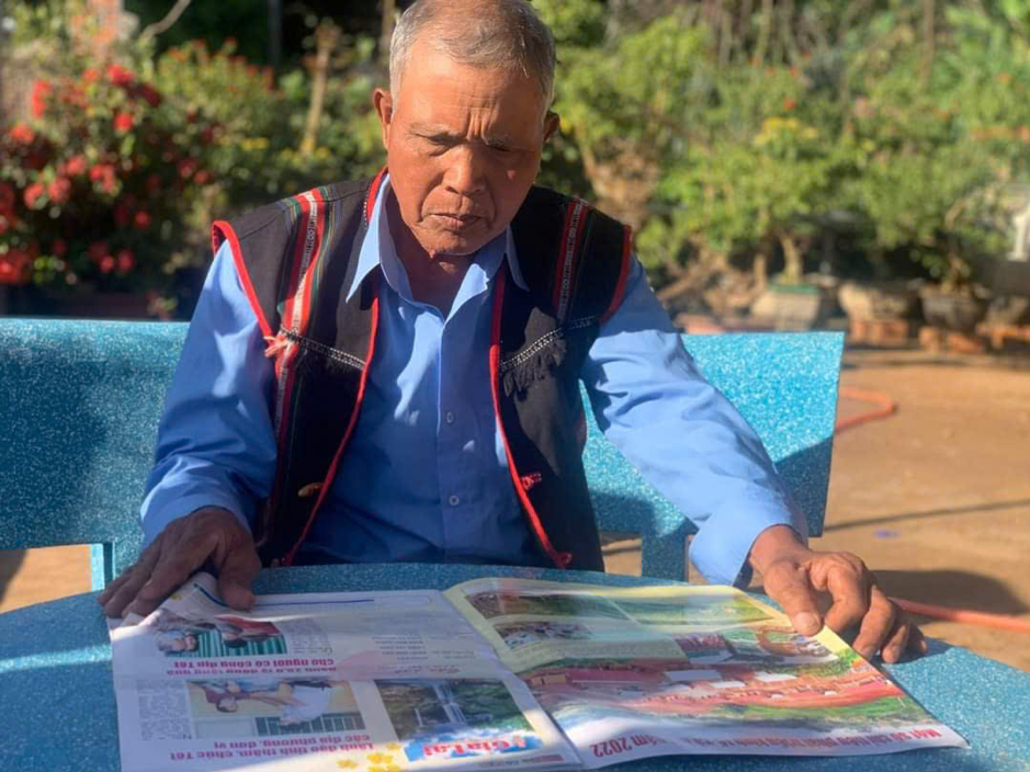 Già Hmrik tích cực học tập, nghiên cứu nghị quyết của Đảng, chính sách, pháp luật của Nhà nước.