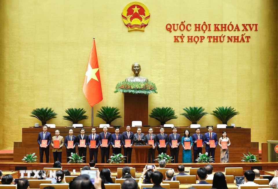 Chủ tịch Quốc hội Trần Thanh Mẫn trao Nghị quyết phê chuẩn cho các Trưởng Đoàn Đại biểu Quốc hội (( Ảnh: Doãn Tấn/TTXVN)) Chủ tịch Quốc hội Trần Thanh Mẫn trao Nghị quyết phê chuẩn cho các Trưởng Đoàn Đại biểu Quốc hội (( Ảnh: Doãn Tấn/TTXVN))