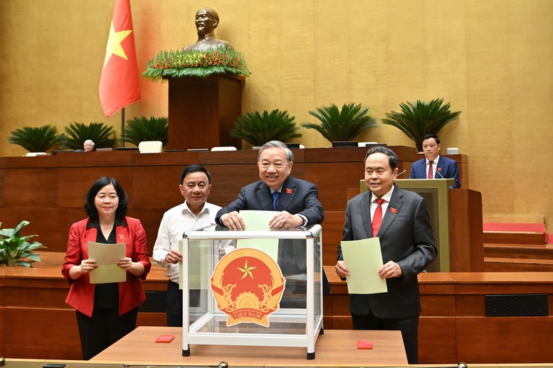 Thông cáo báo chí về ngày làm việc đầu tiên của Kỳ họp thứ Nhất, Quốc hội khóa XVI Thông cáo báo chí về ngày làm việc đầu tiên của Kỳ họp thứ Nhất, Quốc hội khóa XVI