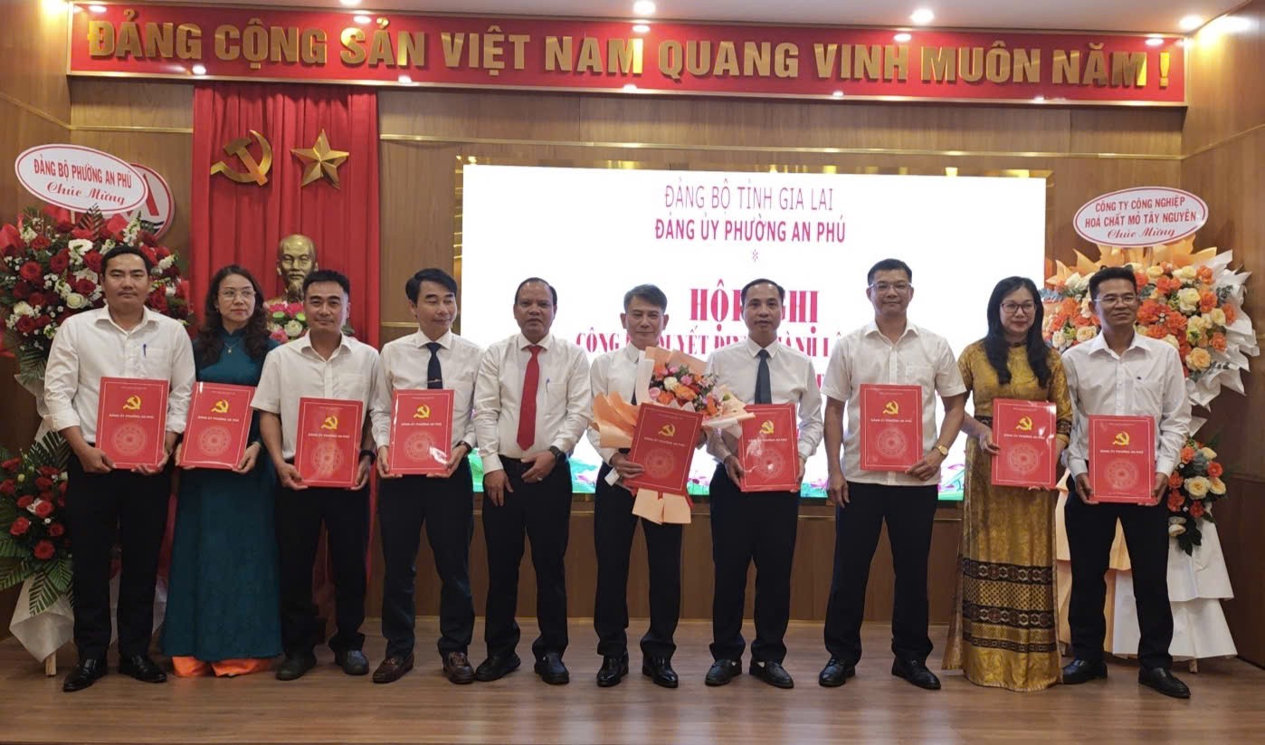 Đảng bộ Công ty Công nghiệp hóa chất mỏ Tây Nguyên gồm 3 chi bộ trực thuộc với 33 đảng viên. Đảng bộ Công ty Công nghiệp hóa chất mỏ Tây Nguyên gồm 3 chi bộ trực thuộc với 33 đảng viên.