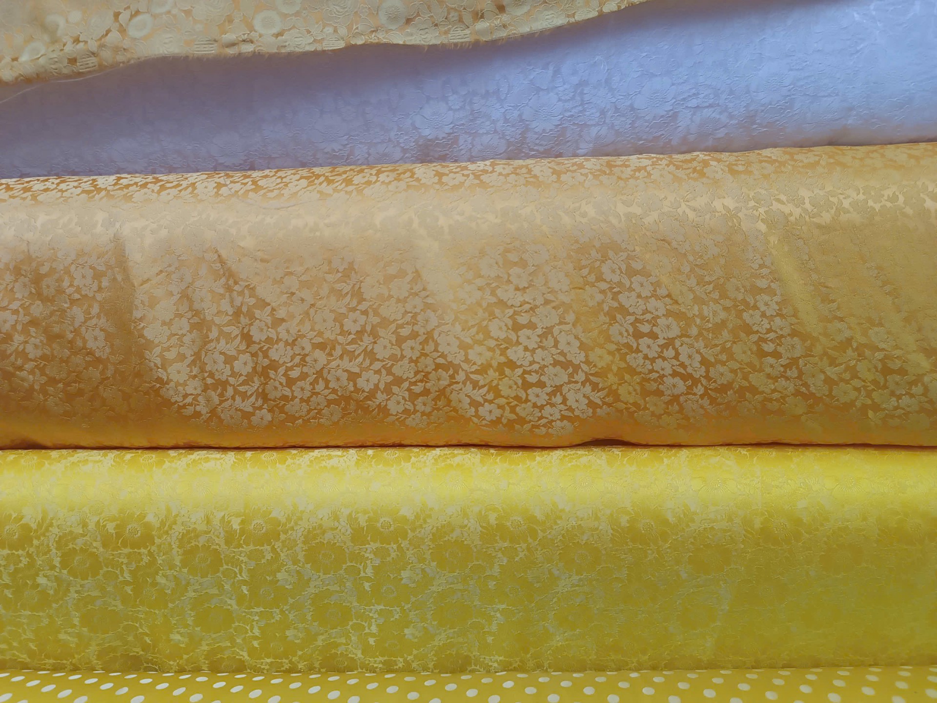 Hoa văn lụa Vạn Phúc: Mã văn hóa trên từng sợi tơ Hoa văn lụa Vạn Phúc: Mã văn hóa trên từng sợi tơ