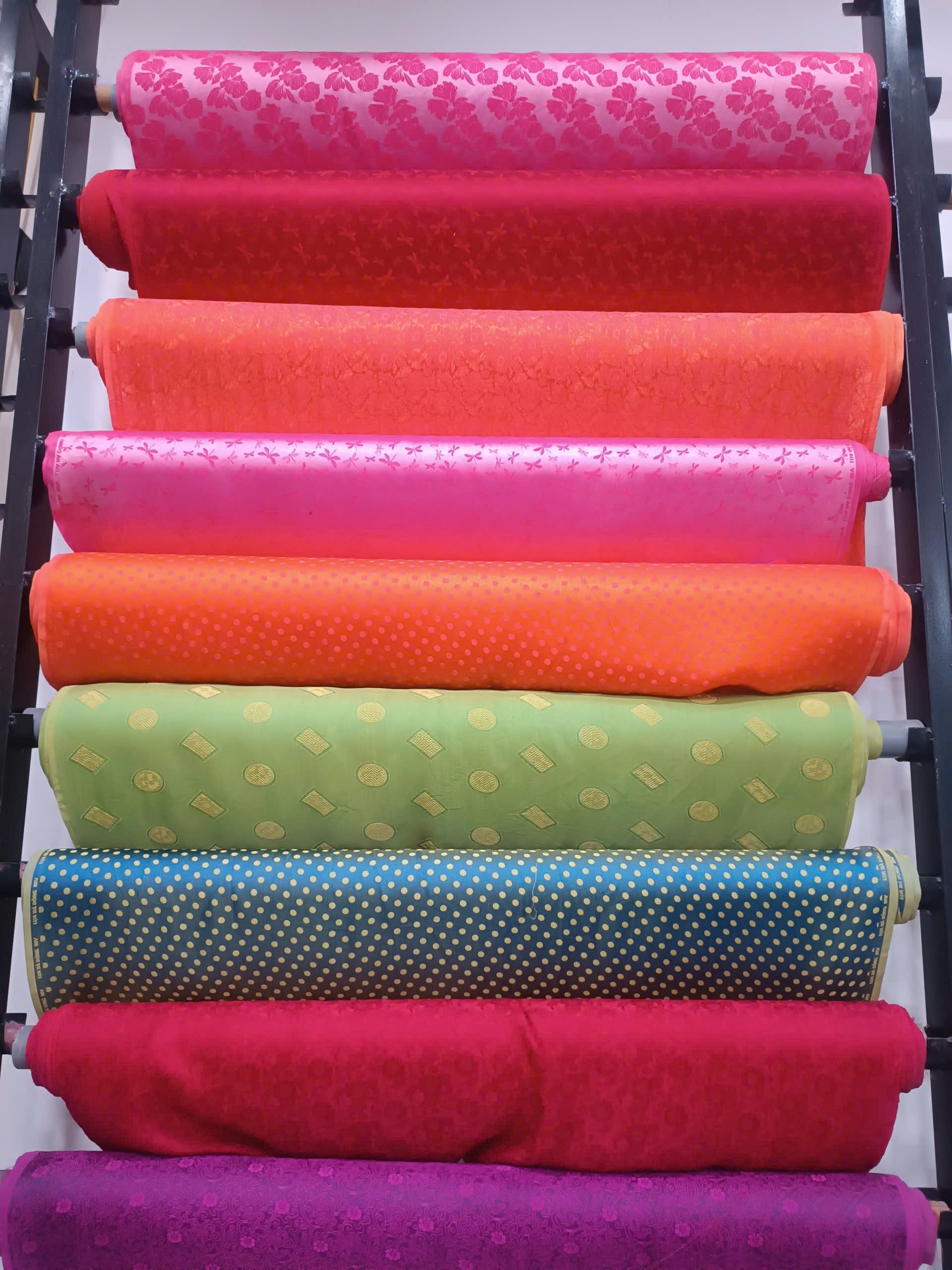 Hoa văn lụa Vạn Phúc: Mã văn hóa trên từng sợi tơ Hoa văn lụa Vạn Phúc: Mã văn hóa trên từng sợi tơ