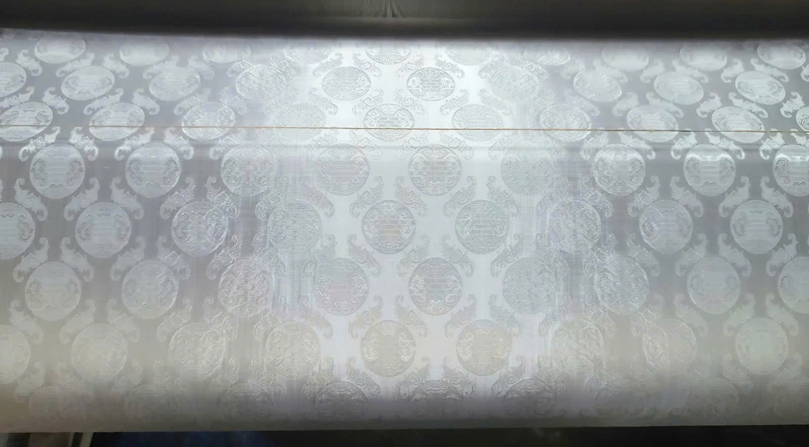 Hoa văn lụa Vạn Phúc: Mã văn hóa trên từng sợi tơ Hoa văn lụa Vạn Phúc: Mã văn hóa trên từng sợi tơ