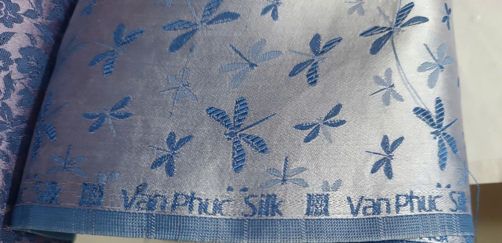 Hoa văn lụa Vạn Phúc: Mã văn hóa trên từng sợi tơ Hoa văn lụa Vạn Phúc: Mã văn hóa trên từng sợi tơ