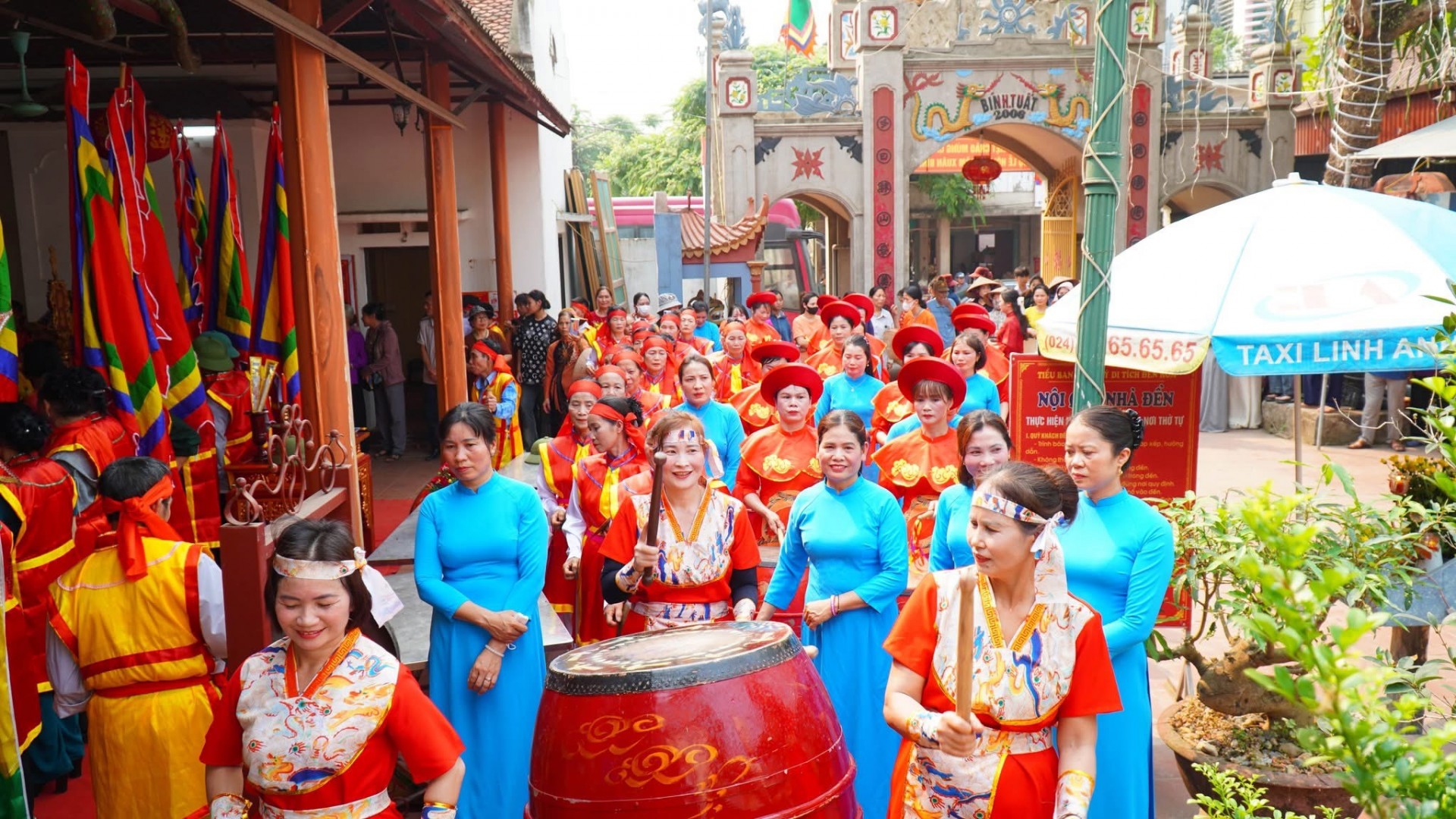 ễ hội Đền Rõm năm 2026 được tổ chức trang trọng tại xã Trung Giã, thu hút đông đảo Nhân dân và du khách tham gia, góp phần gìn giữ và lan tỏa giá trị văn hóa truyền thống địa phương. ễ hội Đền Rõm năm 2026 được tổ chức trang trọng tại xã Trung Giã, thu hút đông đảo Nhân dân và du khách tham gia, góp phần gìn giữ và lan tỏa giá trị văn hóa truyền thống địa phương.