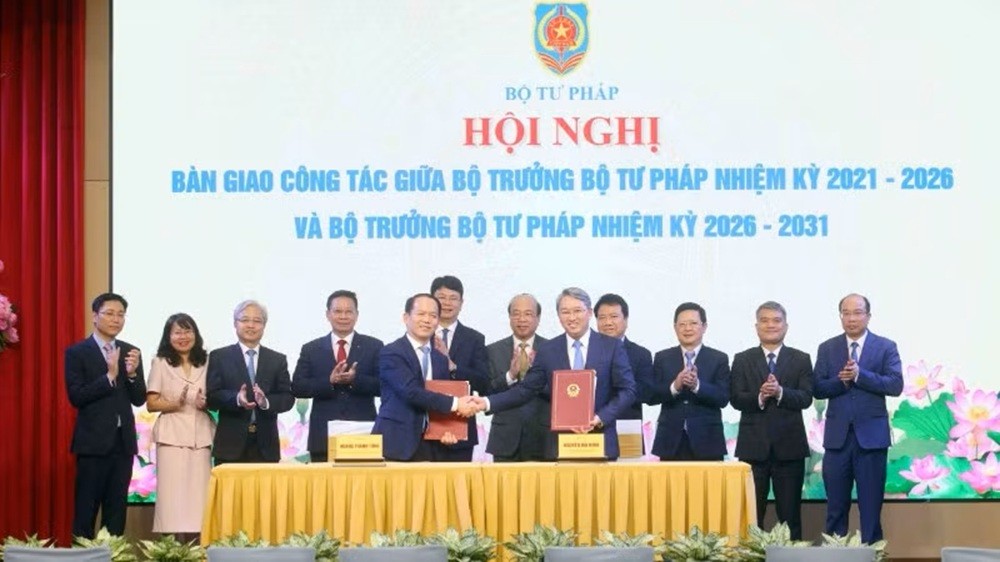 Chuyển giao công tác lãnh đạo Bộ Tư pháp giai đoạn 2026-2031 Chuyển giao công tác lãnh đạo Bộ Tư pháp giai đoạn 2026-2031