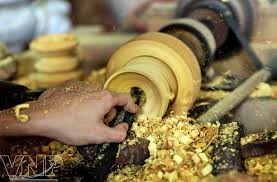 Nhờ áp dụng máy móc nên sản phẩm tiện của Nhị Khê có độ chính xác và đồng bộ rất cao. Ảnh Trịnh Văn Bộ